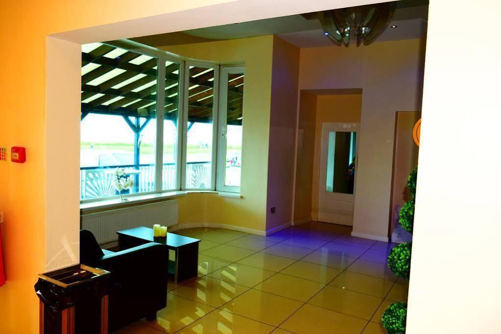 Skye Oceans Hotel แบล็คพูล ภายนอก รูปภาพ